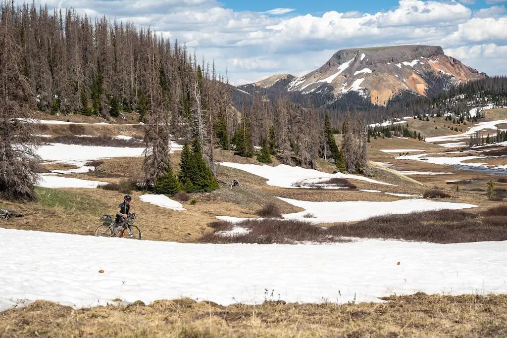 Tour Divide เป็นงานแข่งปั่นจักรยาน Off-road ซึ่งมีเส้นทางในเทือกเขาร็อกกี้จากประเทศแคนาดาลากยาวมาจนถึงเขตชายแดนของประเทศเม็กซิโก